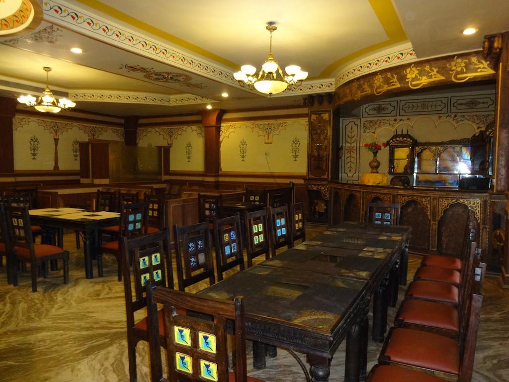 Chokhi Dhani Indore Bilik gambar